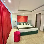 Red Rose Homestay - Rooms With Kitchenette