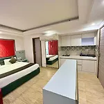 Red Rose Homestay - Rooms With Kitchenette