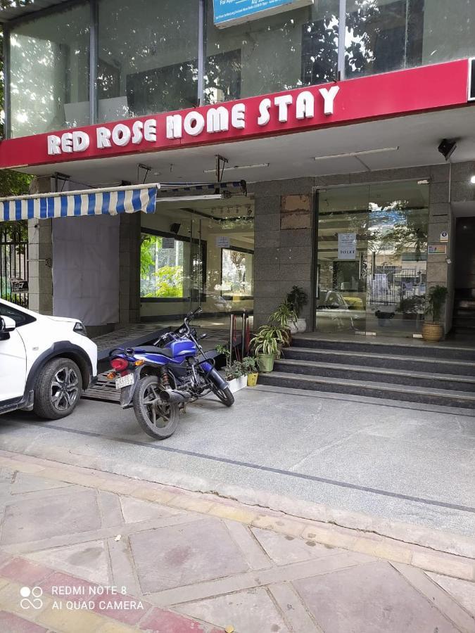 Red Rose - With Kitchenette Homestay New Delhi