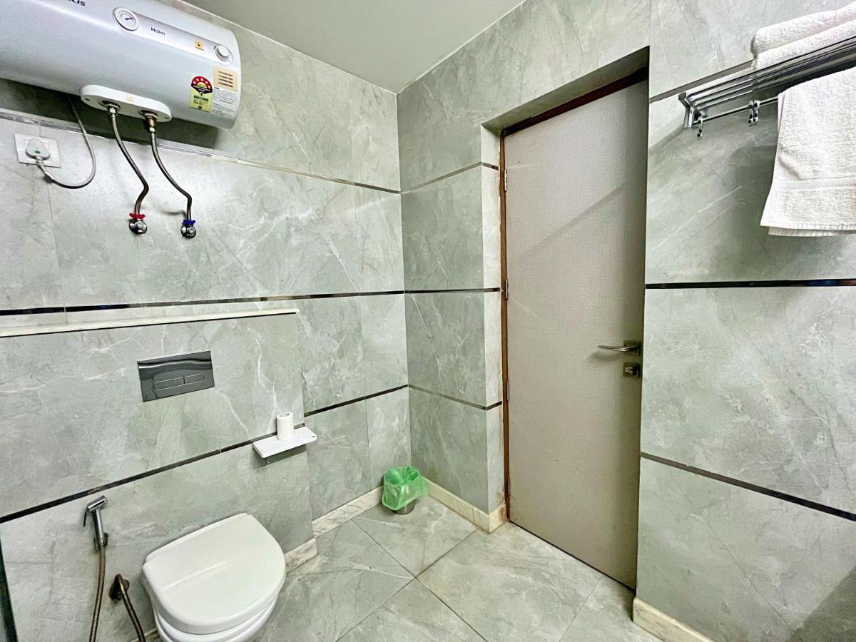 Red Rose - With Kitchenette *