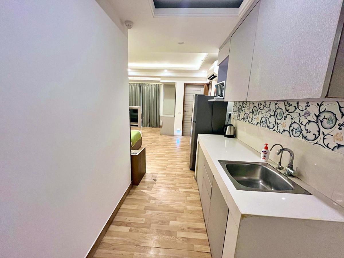 Red Rose - With Kitchenette * New Delhi