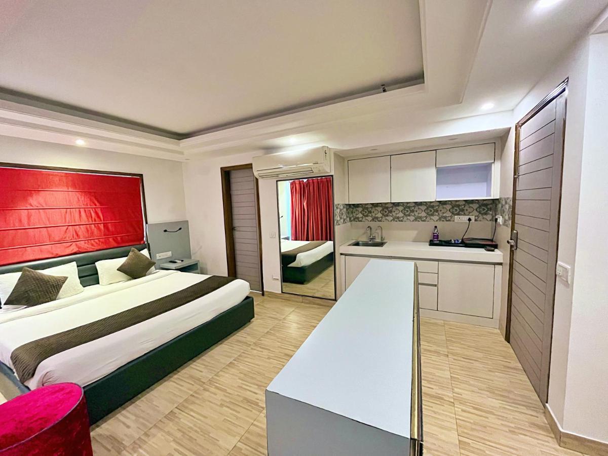 Red Rose - With Kitchenette Homestay